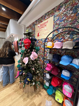 Design Bar Experience: Stylish Trucker Hats, Tote Bags & Accessories image 9