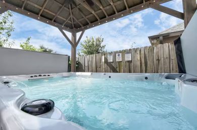 Ultimate Group Retreat: Duplex Duo Rentals with Pool, Mega Hot Tub & Golf (Sleeps 45) image 77