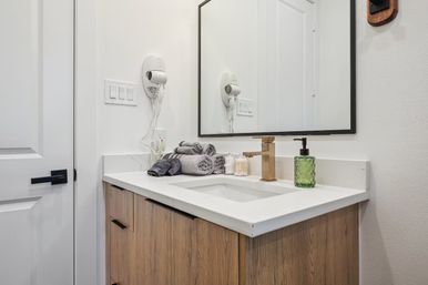 Ultimate Group Retreat: Duplex Duo Rentals with Pool, Mega Hot Tub & Golf (Sleeps 45) image 88