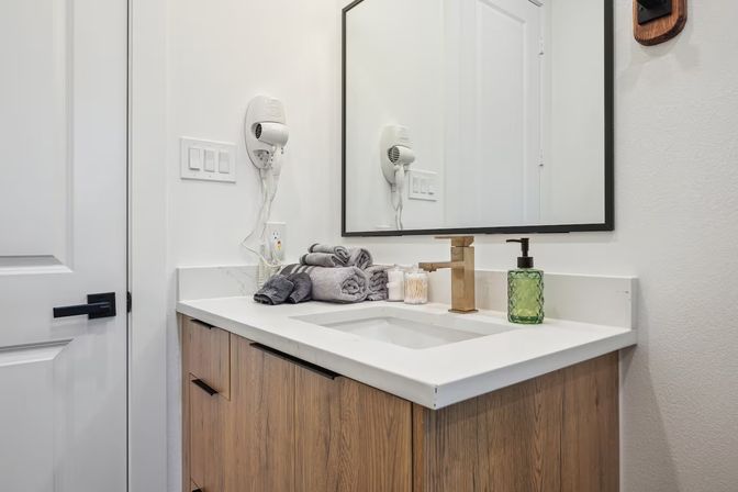 Ultimate Group Retreat: Duplex Duo Rentals with Pool, Mega Hot Tub & Golf (Sleeps 45) image 88