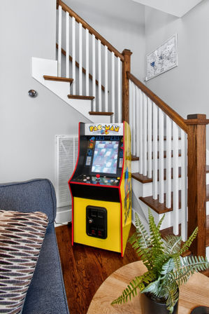 Underwood Manor: Hot Tub, Fire Pit, IG Photo Spots, Glam Area, & Close to Broadway. image 8