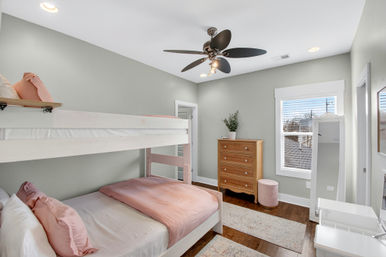 Underwood Manor: Hot Tub, Fire Pit, IG Photo Spots, Glam Area, & Close to Broadway. image 10