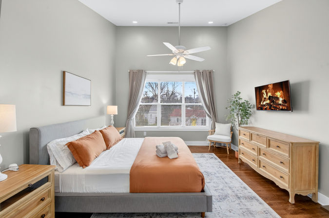 Underwood Manor: Hot Tub, Fire Pit, IG Photo Spots, Glam Area, & Close to Broadway. image 9