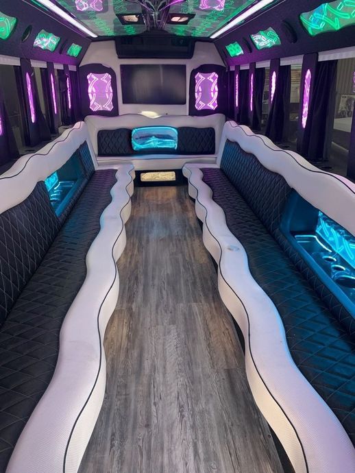 Utah Party Bus & Limousine Rentals - Limo Cloud 9 image 3