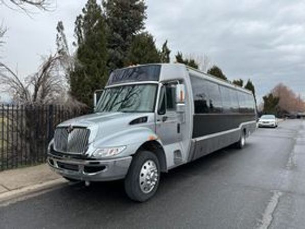 Utah Party Bus & Limousine Rentals - Limo Cloud 9 image 5