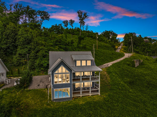 Gatlinburg Splash: Luxury Cabin with Indoor Pool, Hot Tub, Game Room + Theater Room image 1