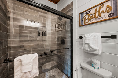 Gatlinburg Splash: Luxury Cabin with Indoor Pool, Hot Tub, Game Room + Theater Room image 26