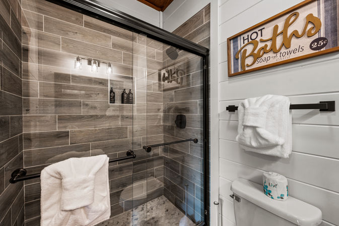 Gatlinburg Splash: Luxury Cabin with Indoor Pool, Hot Tub, Game Room + Theater Room image 26