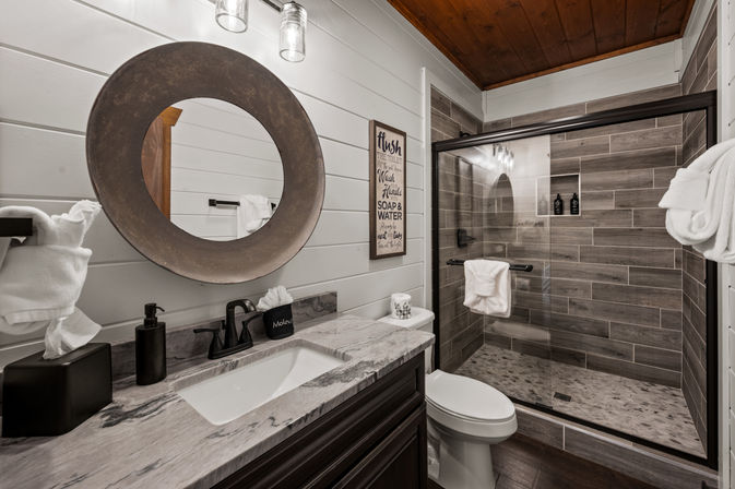 Gatlinburg Splash: Luxury Cabin with Indoor Pool, Hot Tub, Game Room + Theater Room image 20