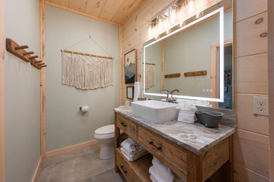 Hawk's Hollow: Golf Sim, Theater, Pool & Hot Tub image 76