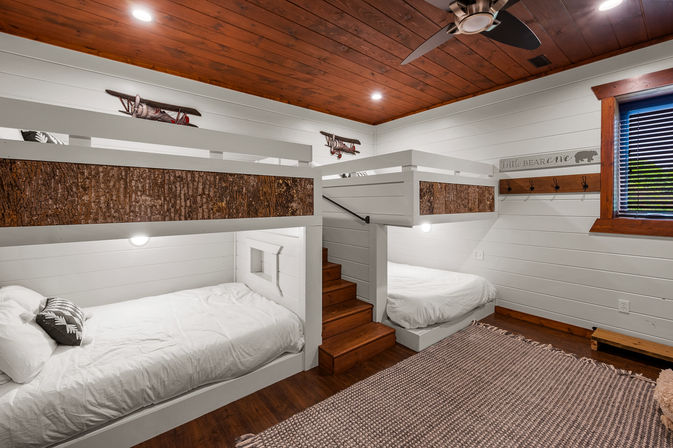 Gatlinburg Splash: Luxury Cabin with Indoor Pool, Hot Tub, Game Room + Theater Room image 23