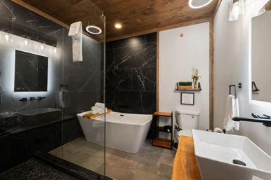 Hawk's Hollow: Golf Sim, Theater, Pool & Hot Tub image 93