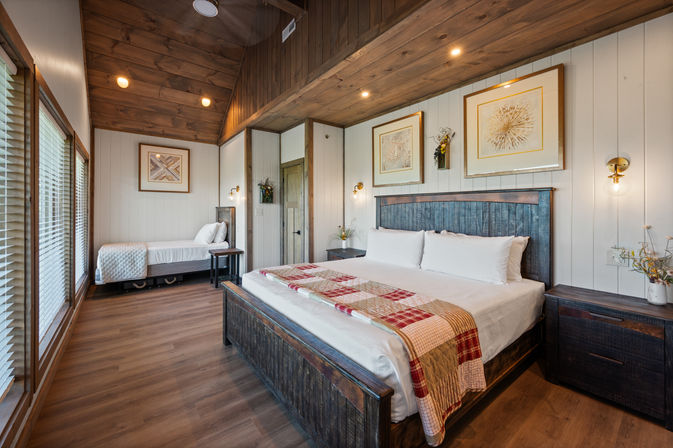 Hawk's Hollow: Golf Sim, Theater, Pool & Hot Tub image 86