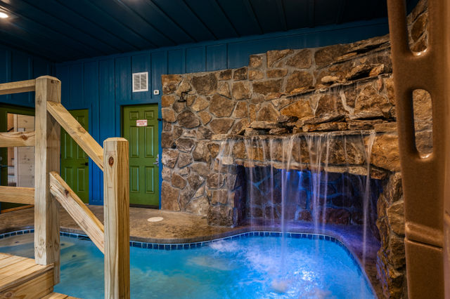 Hawk's Hollow: Group Cabin in Gatlinburg, Sleeps 26 image 3