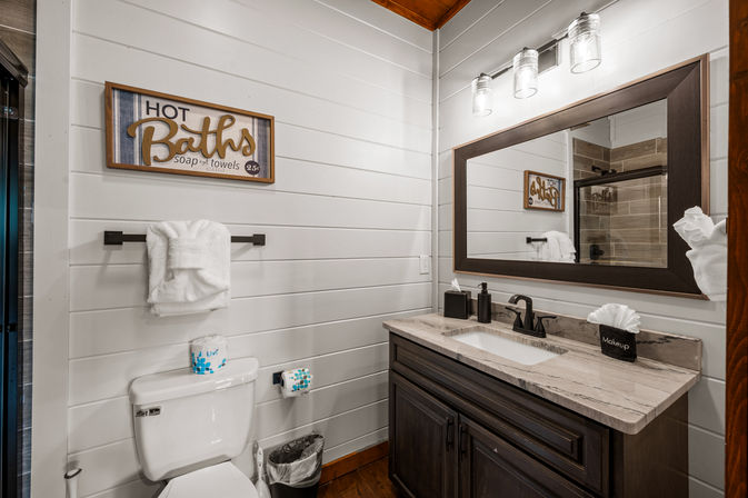 Gatlinburg Splash: Luxury Cabin with Indoor Pool, Hot Tub, Game Room + Theater Room image 25