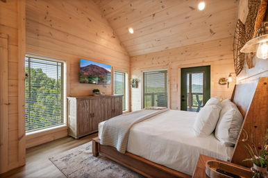 Hawk's Hollow: Golf Sim, Theater, Pool & Hot Tub image 82