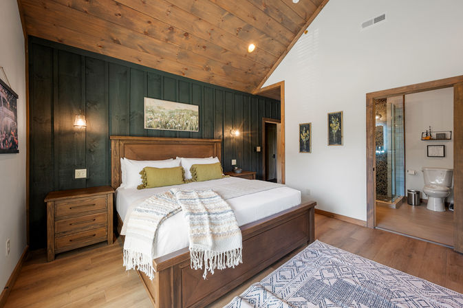 Hawk's Hollow: Golf Sim, Theater, Pool & Hot Tub image 20