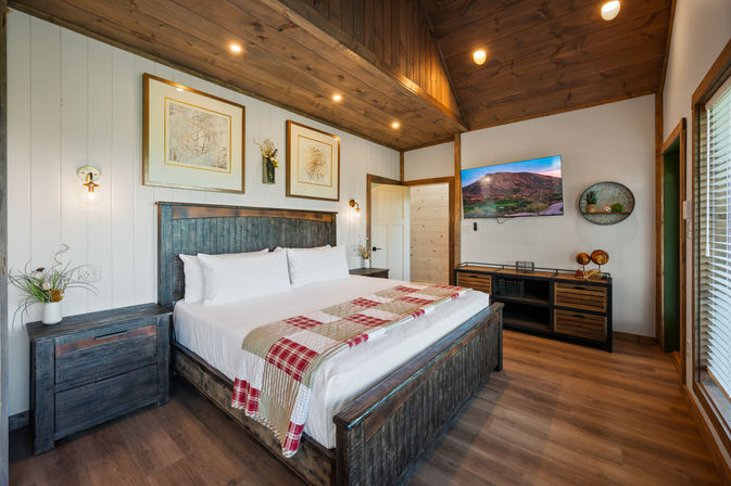 Hawk's Hollow: Golf Sim, Theater, Pool & Hot Tub image 88