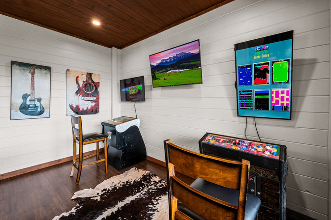 Gatlinburg Splash: Luxury Cabin with Indoor Pool, Hot Tub, Game Room + Theater Room image 8