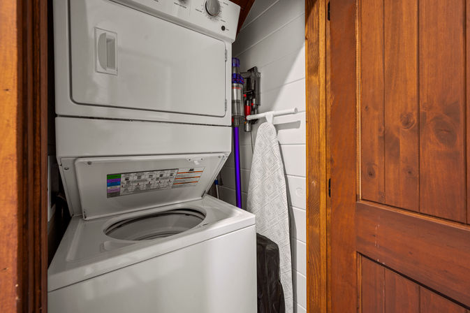 Gatlinburg Splash: Luxury Cabin with Indoor Pool, Hot Tub, Game Room + Theater Room image 27