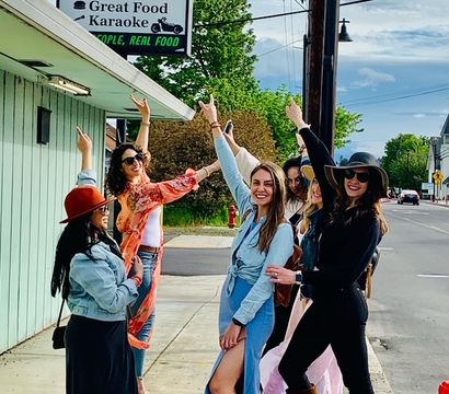 Amy & Reba’s Day Drinking Wine Tours