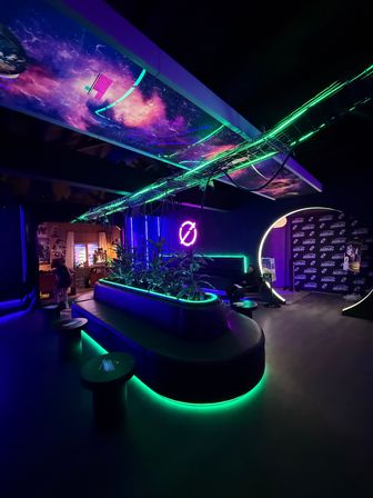 Zero Lounge - Hollywoods Y2K Nostalgic Oasis image 3