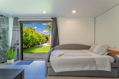 Best Central Lux Villa W/ Services, Games & Sauna! image 21