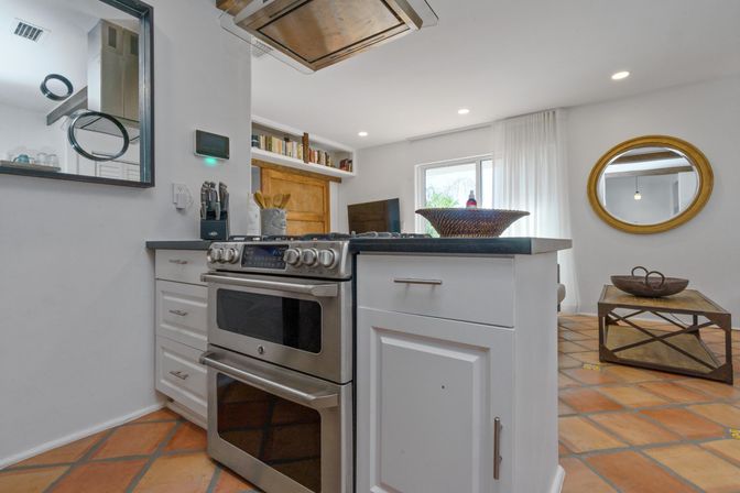 Best Central Beach House W/ Water Sport Services! image 52