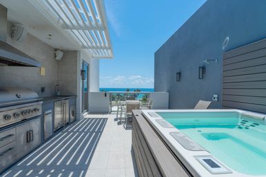 5 Story Condo W/ King Bed Jacuzzi W/ Ocean View! image 4