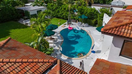Best Central Lux Villa W/ Services, Games & Sauna! image 1