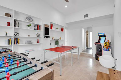 Miami Villa: Heated Pool, HotTub & GameRoom! image 12
