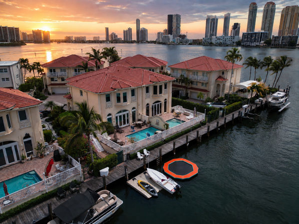 Best Lux Home With Games/Concierge On The Water  10 Min 2 Beach! image 1