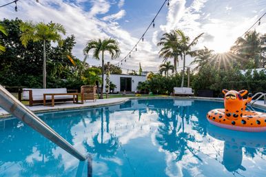 Best Central Lux Villa W/ Services, Games & Sauna! image 30