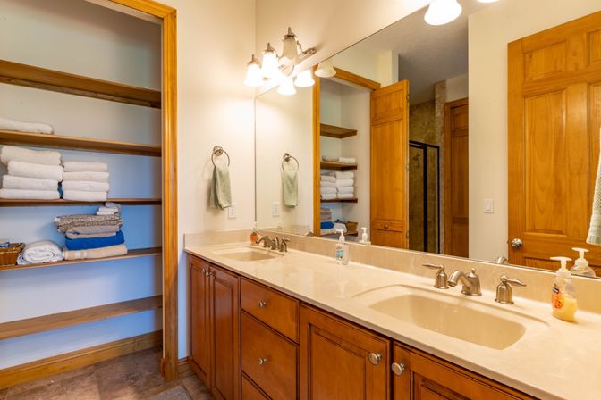 2 Home Sport Complex W/ Private Lake & Theater! image 51