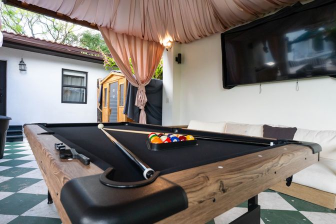 Best Central Lux Villa W/ Services, Games & Sauna! image 9