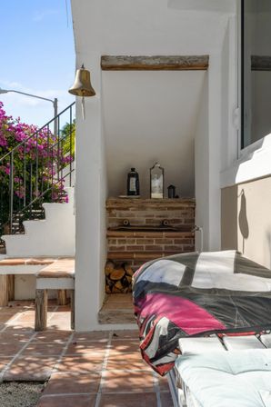 Best Central Beach House W/ Water Sport Services! image 47