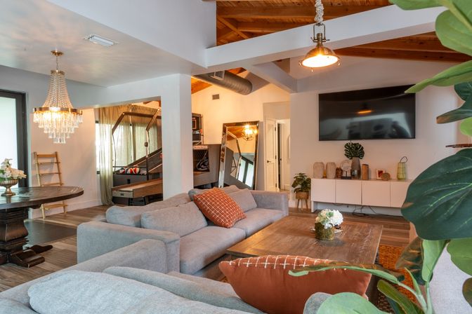 Best Central Lux Villa W/ Services, Games & Sauna! image 12