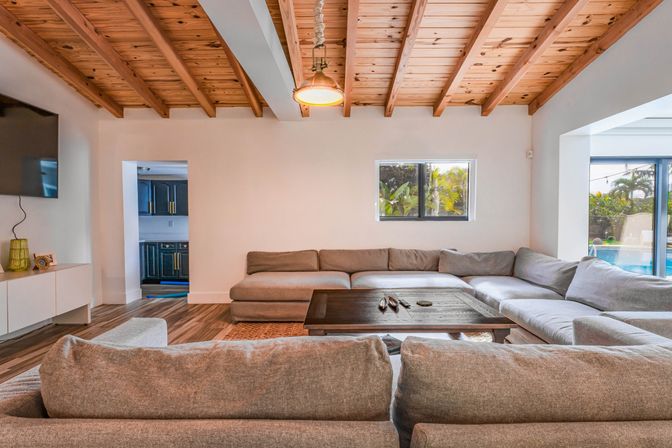 Best Central Lux Villa W/ Services, Games & Sauna! image 28