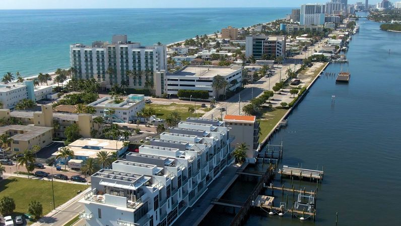 5 Story Condo W/ King Bed Jacuzzi W/ Ocean View! image 7