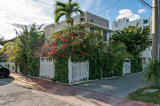 Best Central Beach House W/ Water Sport Services! image 28