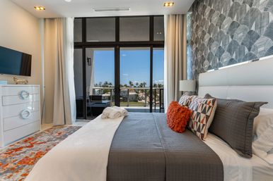 5 Story Condo W/ King Bed Jacuzzi W/ Ocean View! image 11