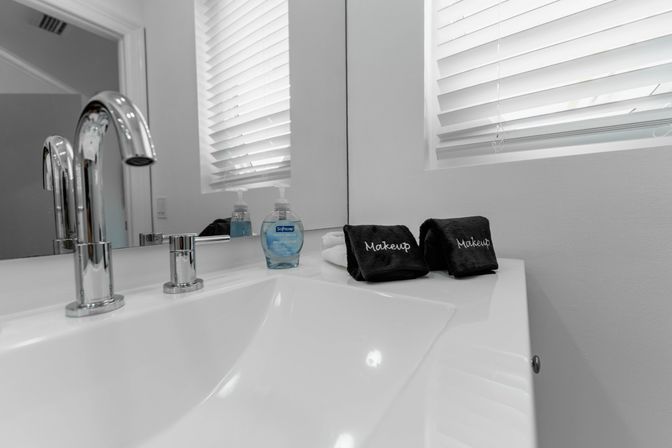 Best Lux Home With Games/Concierge On The Water  10 Min 2 Beach! image 14
