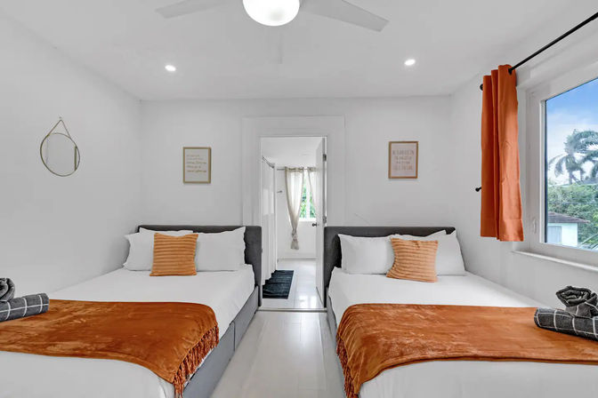 Miami Villa: Heated Pool, HotTub & GameRoom! image 13