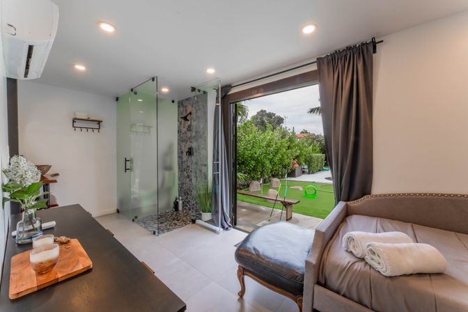 Best Central Lux Villa W/ Services, Games & Sauna! image 18
