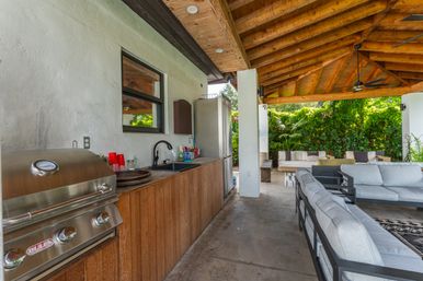 Best Central Lux Villa W/ Services, Games & Sauna! image 15