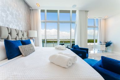 5 Story Condo W/ King Bed Jacuzzi W/ Ocean View! image 5