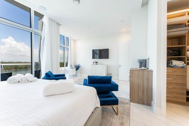 5 Story Condo W/ King Bed Jacuzzi W/ Ocean View! image 32