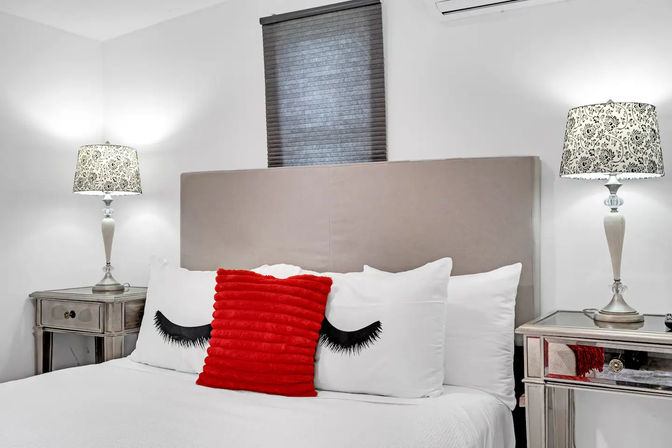 Miami Villa: Heated Pool, HotTub & GameRoom! image 10
