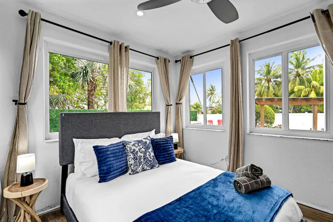 Miami Villa: Heated Pool, HotTub & GameRoom! image 9