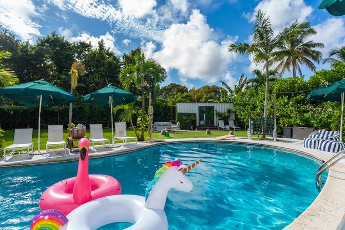 Best Central Lux Villa W/ Services, Games & Sauna! image 3